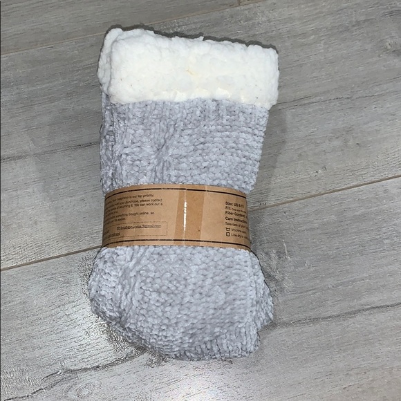 2/$25 Long Bay Warm Grey/White Slipper Socks 6-11 - Picture 9 of 9